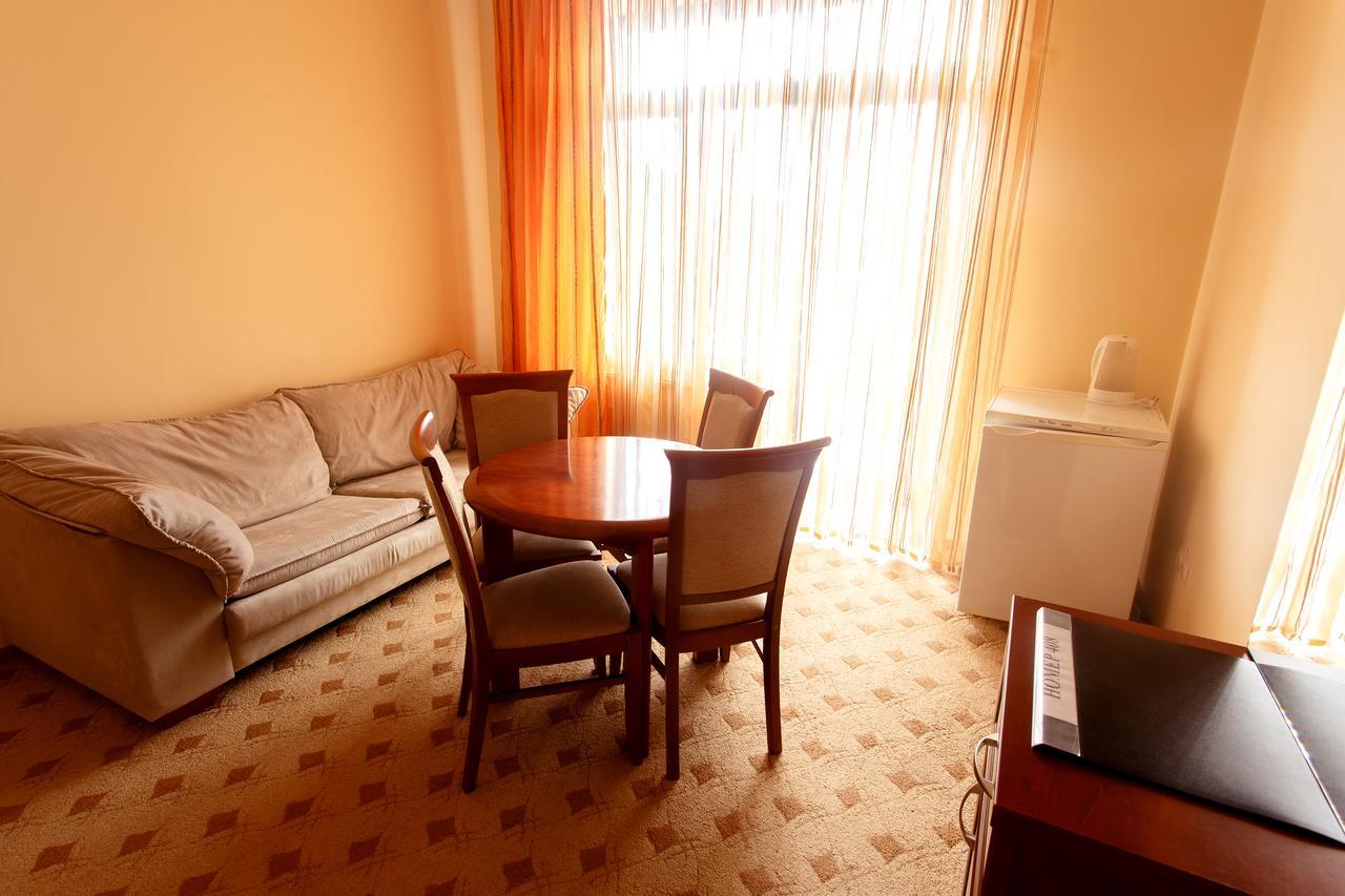 Hotel Pansionat Paradiz Poljana Exteriér fotografie